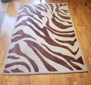 lot 4314 image: 5 ft. x 8 ft. Rug