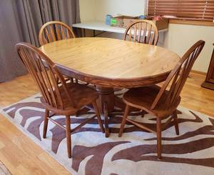 lot 4315 image: Wood Table with Leaf and (4) Chairs