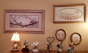 lot 4332 image: Lot of Birds - Framed Bird Art, Bird Lamp, 2 Lefton Musical Birds, and 4 Bird Figurines
