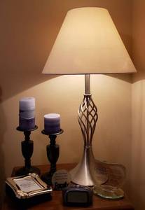 lot 4334 image: Contents of Top of Nightstand - Lamp, Candles, Decor, Memory Album and Clock