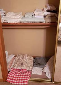lot 4337 image: Lot of Linens - Sheets, Tablecloths and Curtains