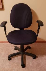 lot 4340 image: Black Cloth Office Chair with Padded Arms