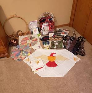 lot 4352 image: Lot of Unfinished Sewing Projects