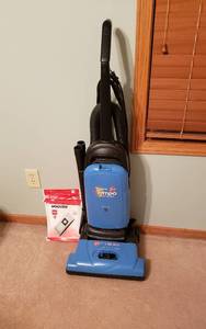 lot 4390 image: Hoover Widepath Tempo Vacuum with Extra Bags