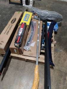 lot 6313 image: Auto Parts Lot