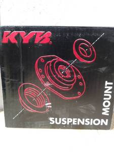 lot 6315 image: KYB SM5567 Strut Mount and Bearing