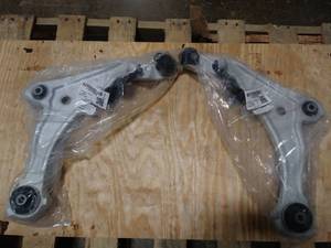 lot 6319 image: Control Arms - pair L & R