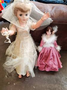 lot 7637 image: Bride Doll and Another Doll