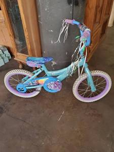 lot 7643 image: Disney Frozen Girls Bicycle