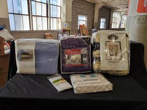 lot 7661 image: Blankets Lot