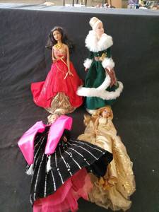 lot 7662 image: Barbie Dolls Lot No Boxes
