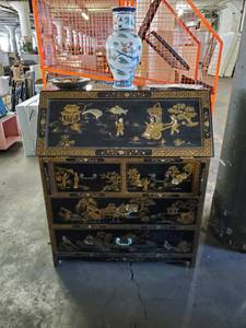 lot 7664 image: Chinese Motif Desk, Vase, Bowl Collectibles