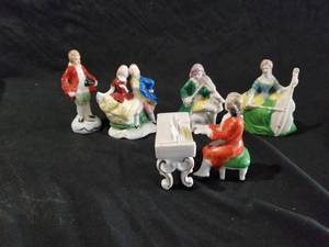 lot 7544 image: English Society Figurines Set
