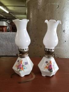 lot 7547 image: Two Matching Mini Oil Lamps