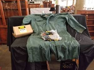 lot 7570 image: Big Mac 3XLT Work Coveralls & JEGS Screwdrivers Tools Set