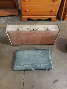 lot 7577 image: Two Camping Stoves