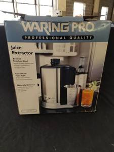 lot 593 image: Waring Pro Quality Juice Extractor