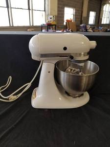 lot 596 image: White Kitchen Aid Stand Mixer Max Watts 250 w Bowl and Attachments