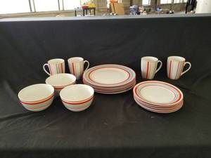 lot 7598 image: HOME Chelsea Park Porcelain China Dish Set