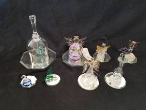 lot 7618 image: Glass Figurines and Mirror Trays Lot