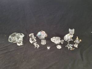 lot 7620 image: Glass Figurines Lot