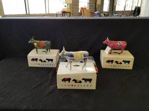 lot 625 image: 3 KC Cow Parade Figurines and Book