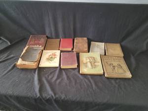 lot 7654 image: Vintage Books Lot 2