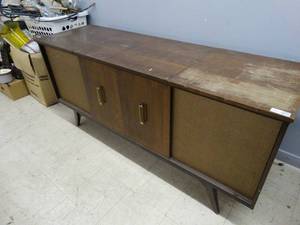 lot 4483 image: Vintage Delmonico console Tv Stereo Record player w bar area & glasses