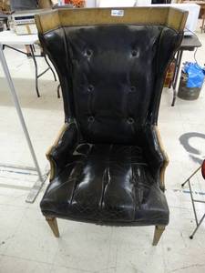 lot 4486 image: Vintage wingback wood frame chair