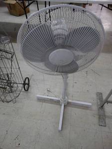 lot 4488 image: Pedestal fan
