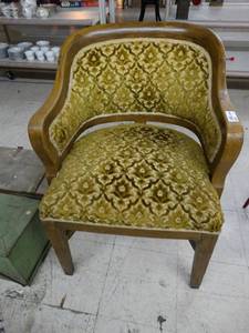 lot 4496 image: Vintage padded club chair