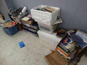 lot 4501 image: Large lot of books magazines records-