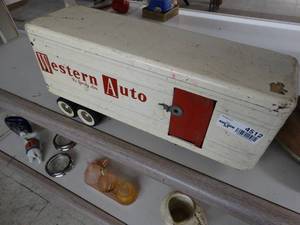 lot 4512 image: Western auto metal semi trailer- Vintage toy