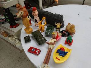 lot 4519 image: Lot of various vintage toys