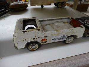 lot 4527 image: Vintage Nylint toy truck
