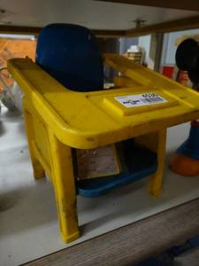 lot 4536 image: Old plastic doll high chair
