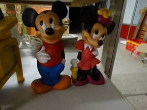 lot 4537 image: Vintage Mickey & Minnie Mouse banks