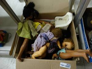 lot 4542 image: Large lot of assorted vintage dolls