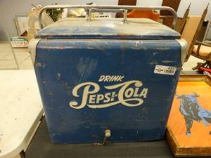 lot 4557 image: Antique metal PEPSI cooler w handle & tray- Very Cool