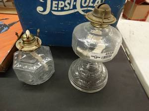 lot 4558 image: 2 oil lamps