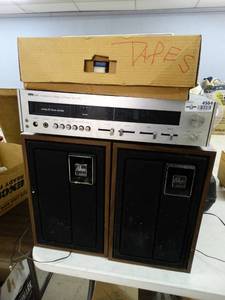 lot 4564 image: Wards airline AmFm stereo 8 track player w Allegro speakers & box of various 8 tracks