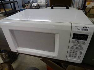 lot 4567 image: Microwave