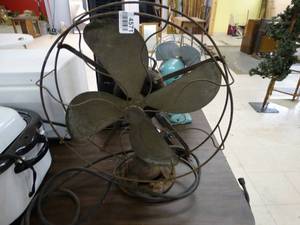 lot 4571 image: Old metal table fan