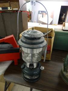 lot 4574 image: Coleman lantern w handle