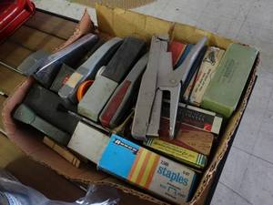 lot 4578 image: Lot of various office supplies