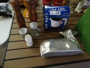 lot 4581 image: Saltpepper grinders & misc.