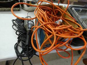 lot 4584 image: Droplight & extension cords
