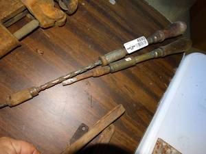lot 4592 image: Old hand drill & screw driver