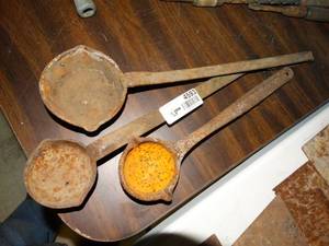 lot 4593 image: 3 vintage metal dippers