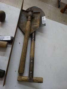 lot 4595 image: 2 small shovels & square